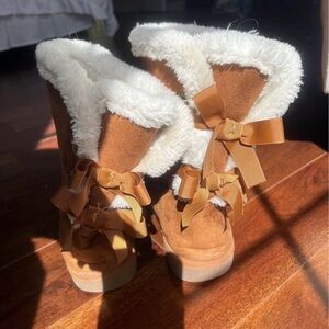 Cozy Brown Fur-Lined Women's Boots with Bows